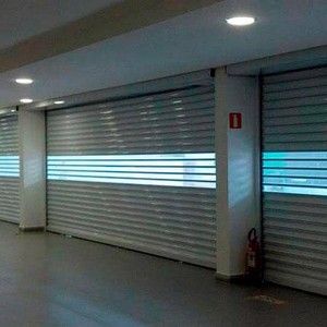 Porta de enrolar automática residencial